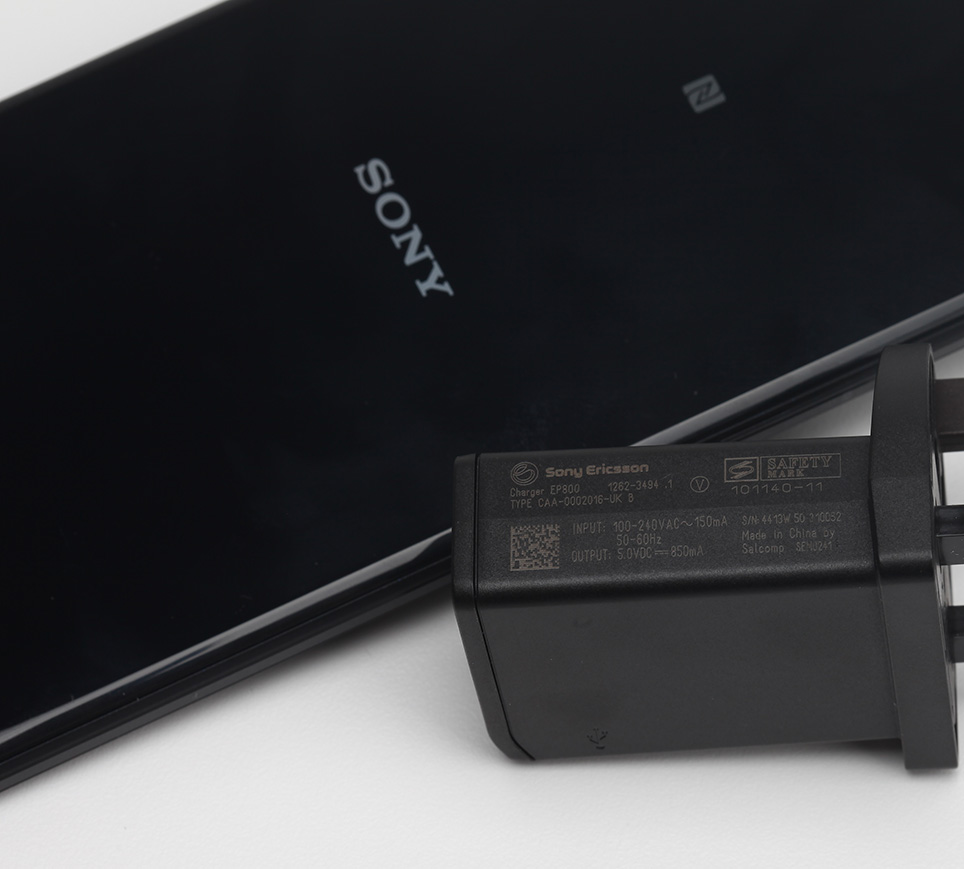 sony-xperia-t2-ultra-unboxing-pic8.jpg