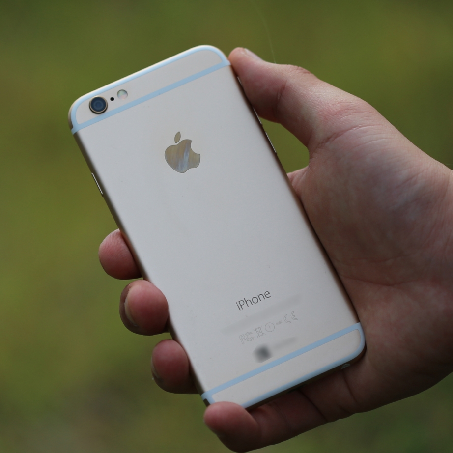 apple-iphone-6-hands-on-pic2.jpg