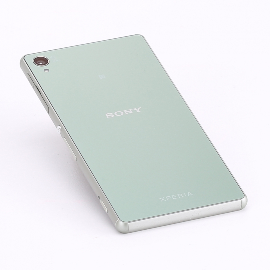 sony-xperia-z3-silver-green-hands-on-pic3.jpg