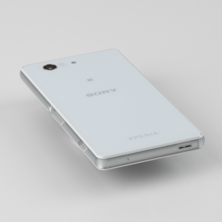 sony-xperia-z3-compact-hands-on-pic2.jpg