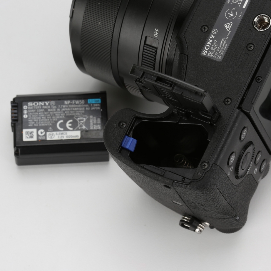 sony-rx10-2-unboxing-pic10.jpg