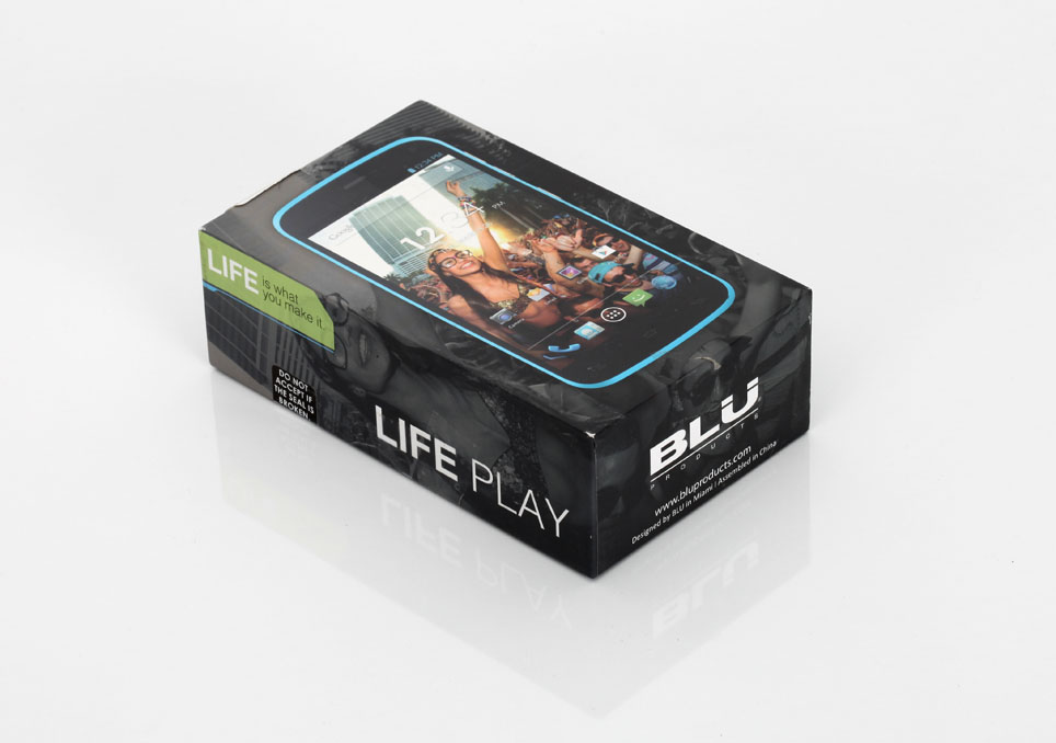 BLU-Life-Play-L100i-unboxing-pic1.jpg