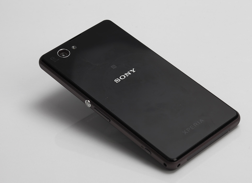 sony-xperia-z1-compact-unboxing-pic5.jpg