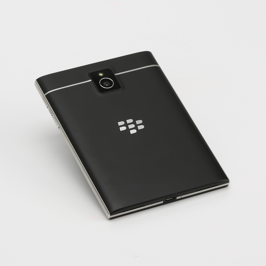 blackberry-passport-unboxing-pic6.jpg
