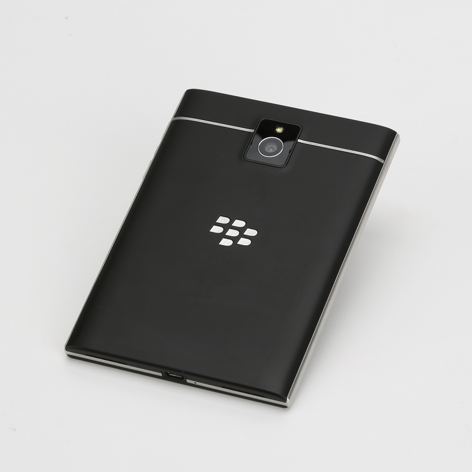 blackberry-passport-unboxing-pic5.jpg