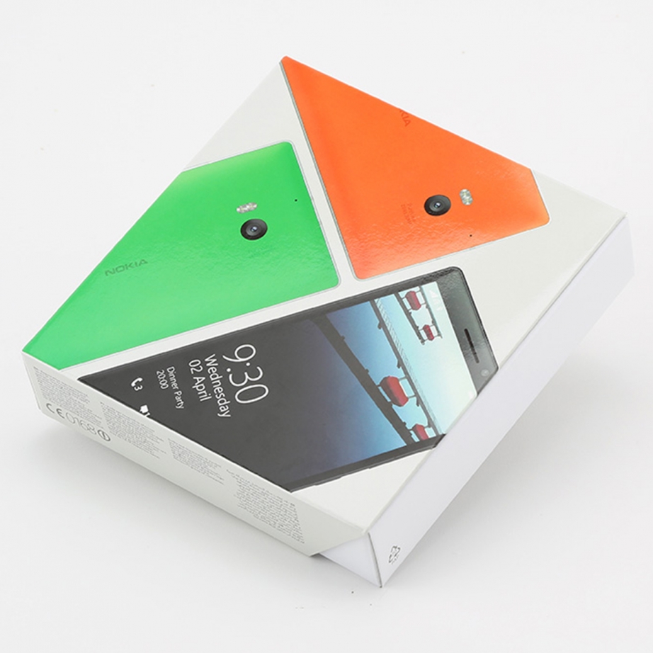 nokia-lumia-930-unboxing-pic1.jpg