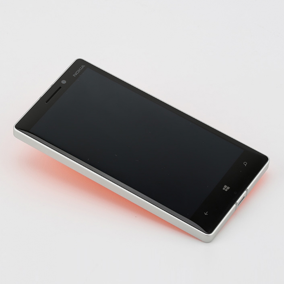 nokia-lumia-930-unboxing-pic5.jpg