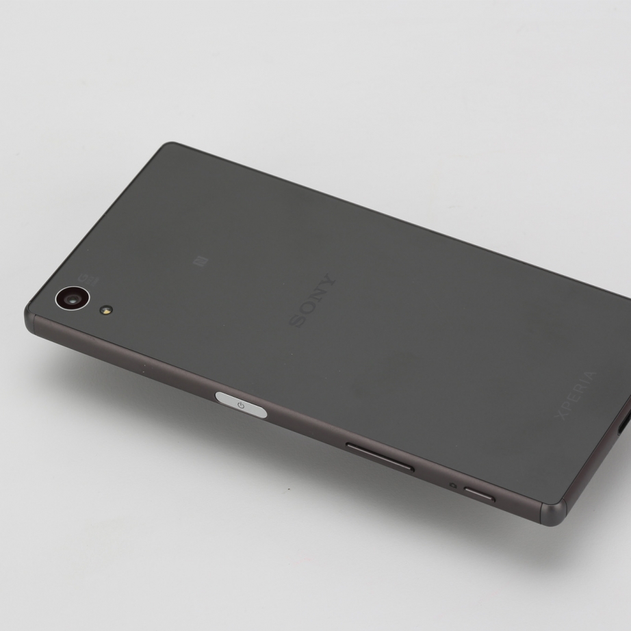 sony-xperia-z5-unboxing-pic6.jpg
