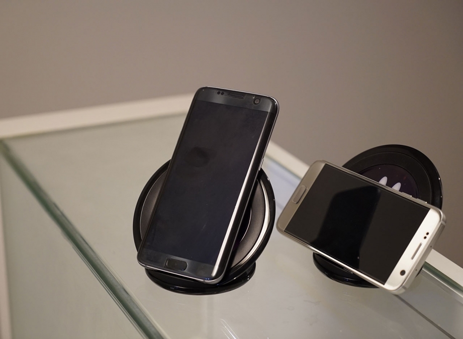 samsung-fast-charging-wireless-stand-and-battery-pack-line-edition-unboxing-pic6.jpg