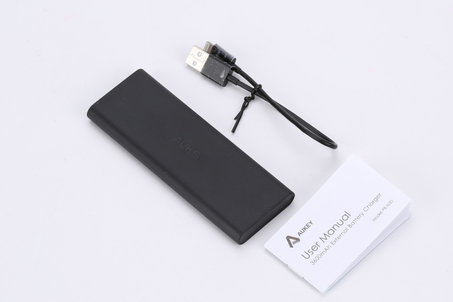 aukey-3600mah-external-battery-charger-preview-pic2.jpg