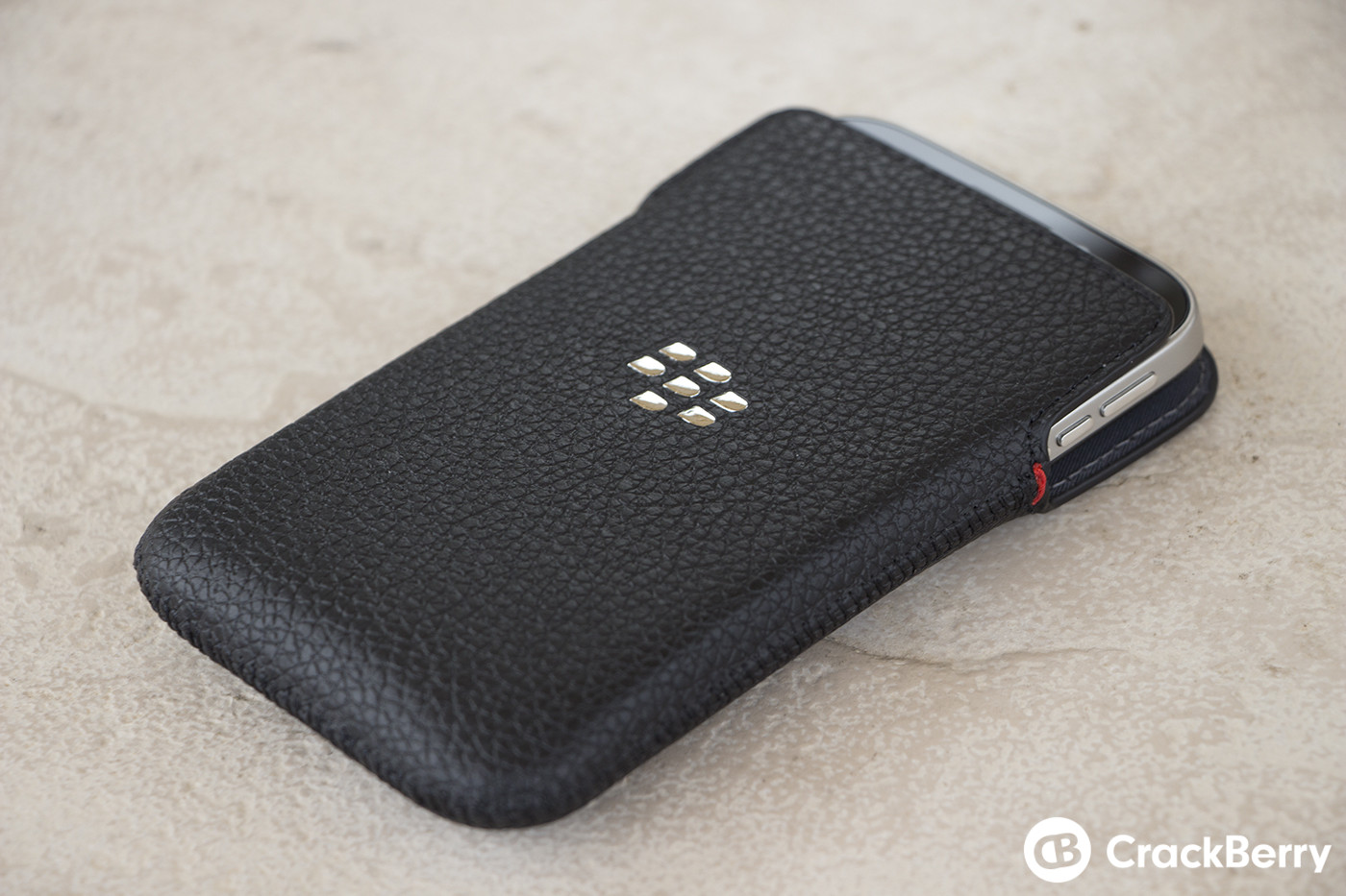 BlackBerry-Classic-In-Leather-Pouch-Right.jpg