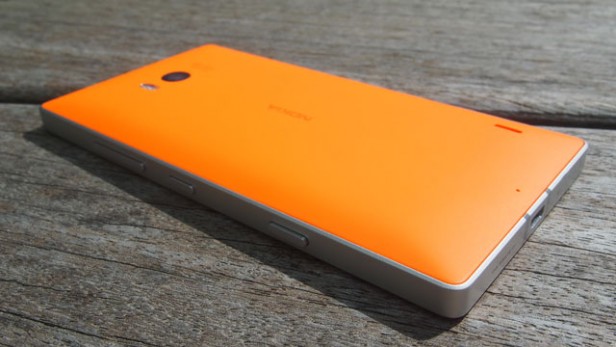 Nokia_Lumia_930_Hands_Ona.jpg