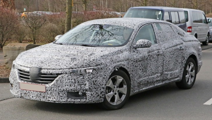 all-new-2016-renault-laguna-flagship-sedan-spied-for-the-first-time-photo-gallery-92991-7.jpg