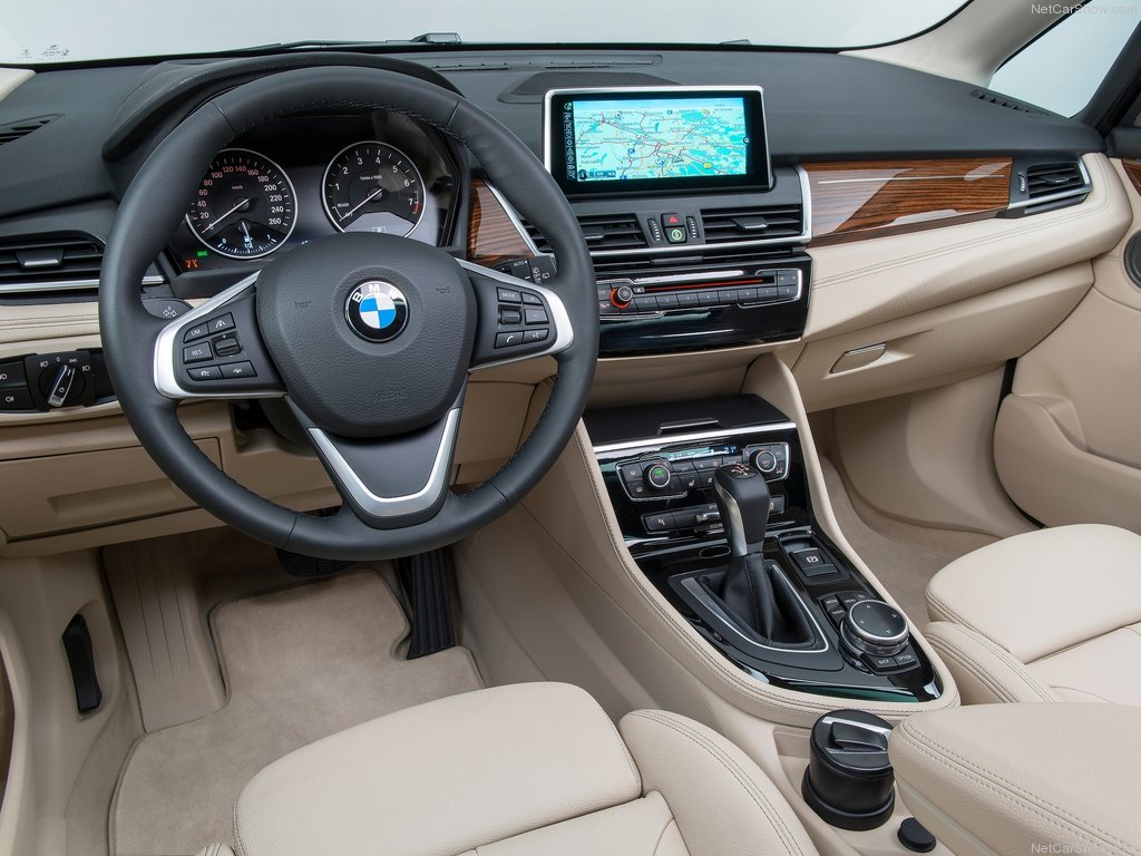 BMW-2-Series_Active_Tourer_2015_1024x768_wallpaper_b2[1].jpg