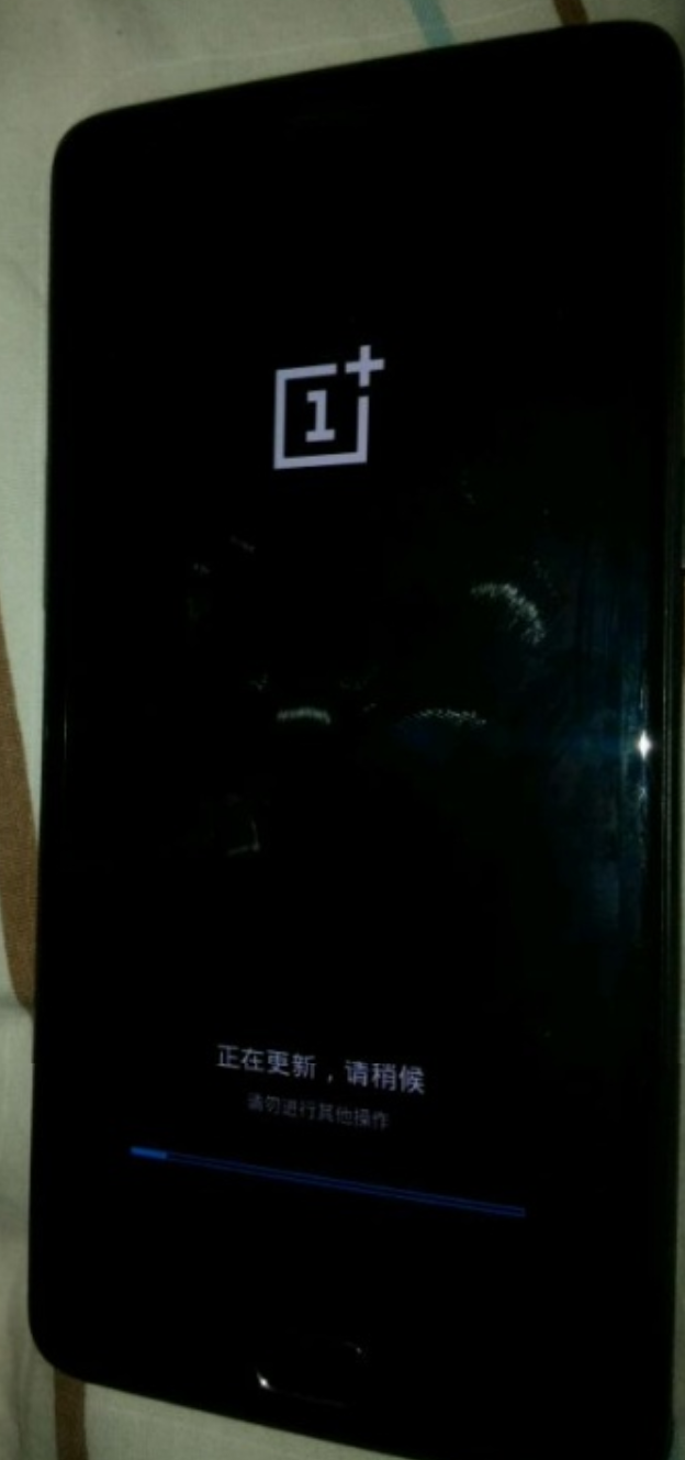 Images-allegedly-showing-off-the-OnePlus-3 (2).jpg