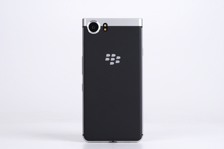 blackberry-keyone-unboxing-pic8.jpg