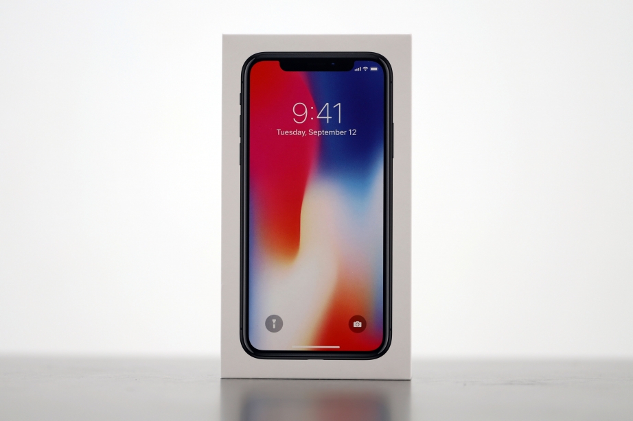 apple-iphone-x-unboxing-pic1.jpg