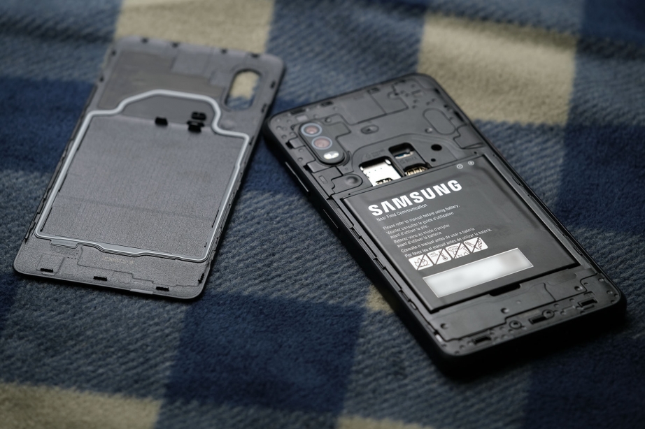 samsung-galaxy-xcover-pro-unboxing-pic2.jpg