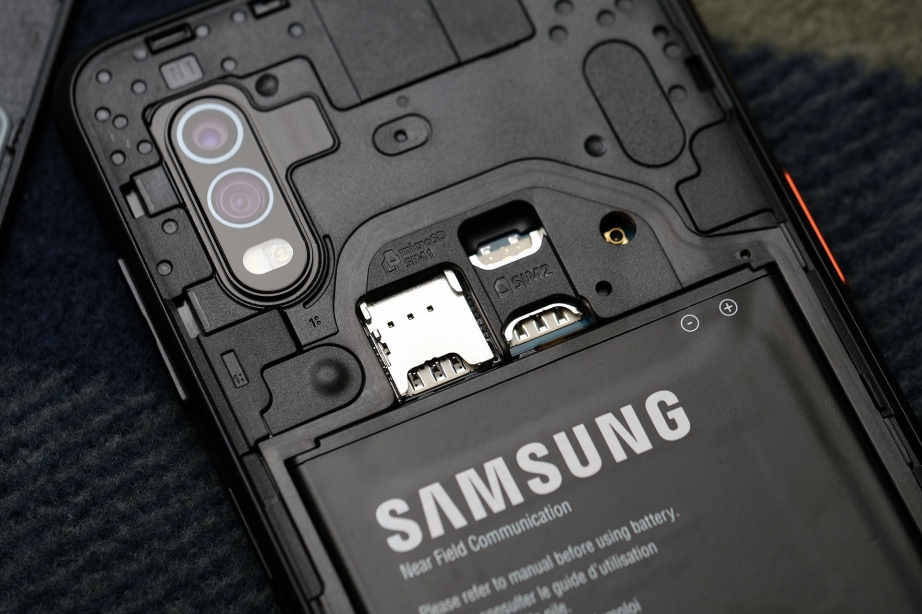 samsung-galaxy-xcover-pro-unboxing-pic3.jpg
