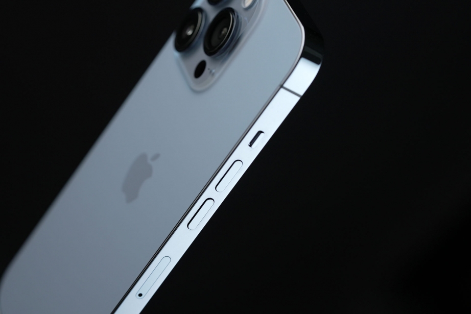 apple-iphone-13-pro-unboxing-pic2.jpg