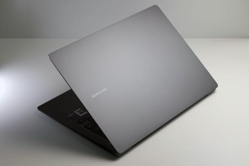 samsung-galaxy-book3-pro-14-unboxing-pic5.jpg