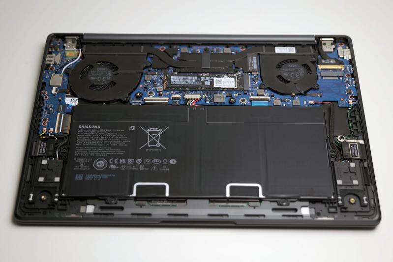 samsung-galaxy-book3-pro-14-unboxing-pic8.jpg