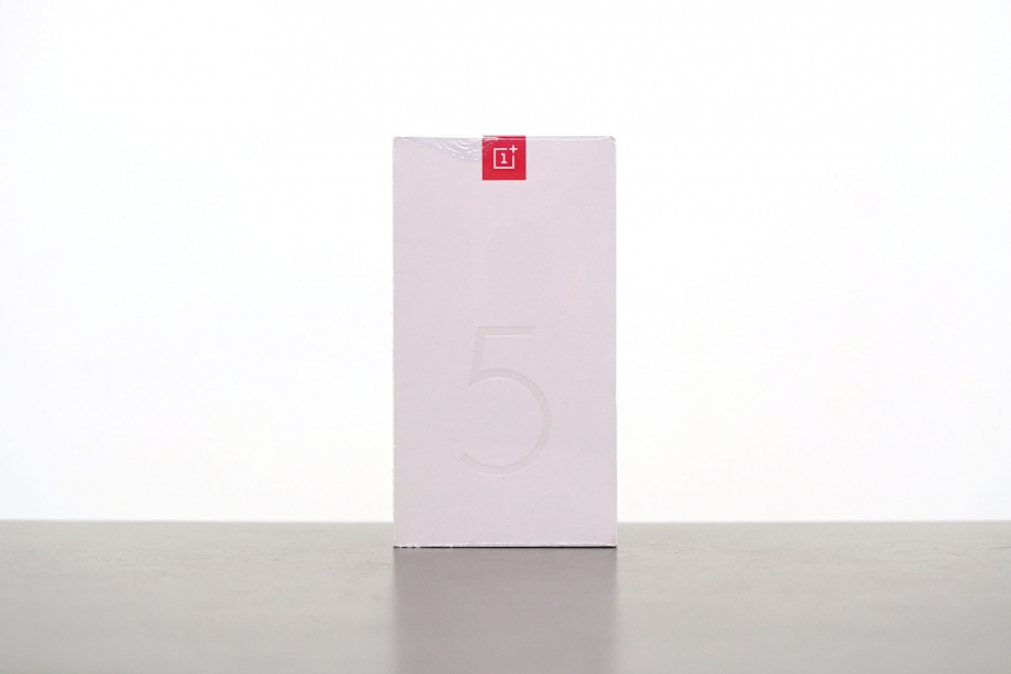 oneplus-5t-unboxing-pic1.jpg