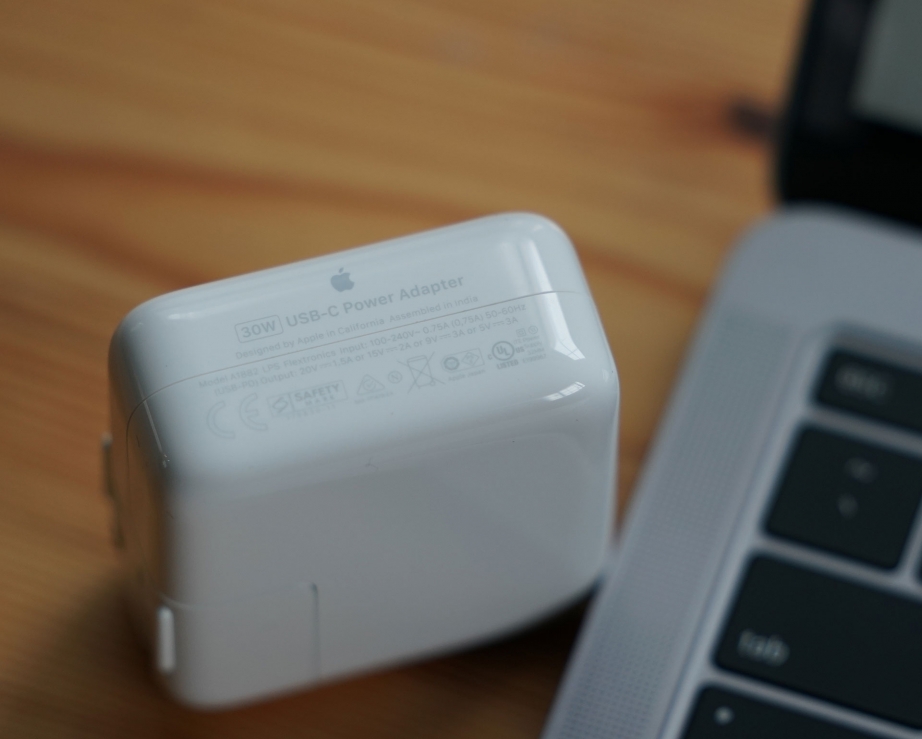 apple-macbook-air-2018-unboxing-pic4.jpg