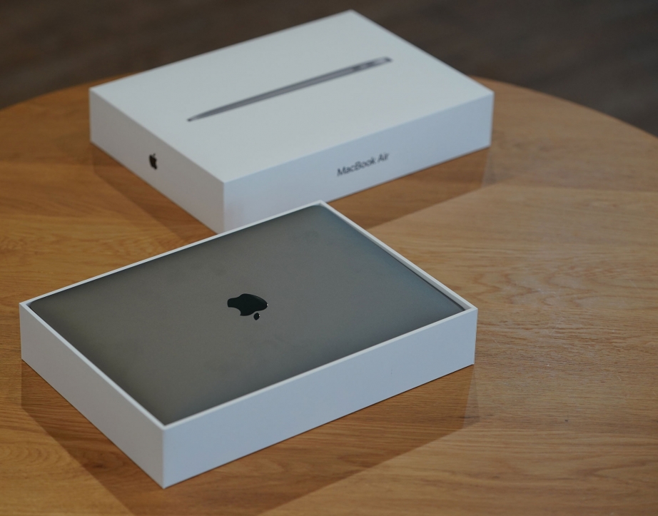 apple-macbook-air-2018-unboxing-pic2.jpg