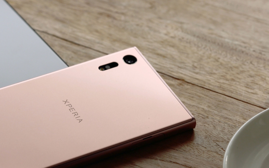 sony-xperia-xz-deep-pink-unboxing-pic3.jpg