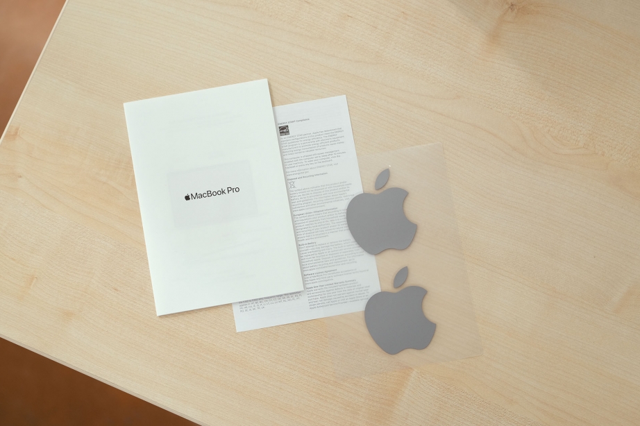 apple-macbook-pro-16-inch-2019-unboxing-pic1.jpg