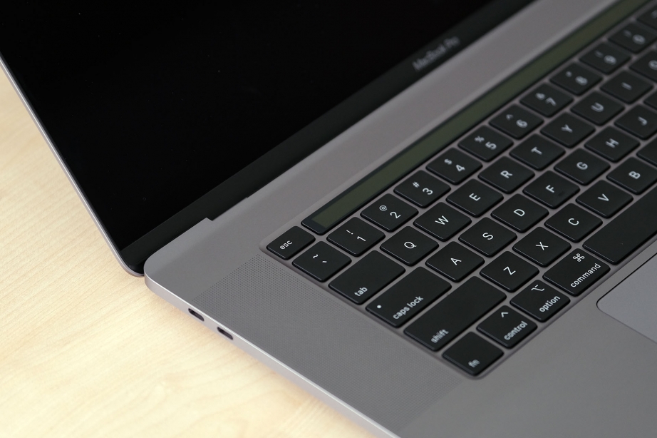 apple-macbook-pro-16-inch-2019-unboxing-pic8.jpg