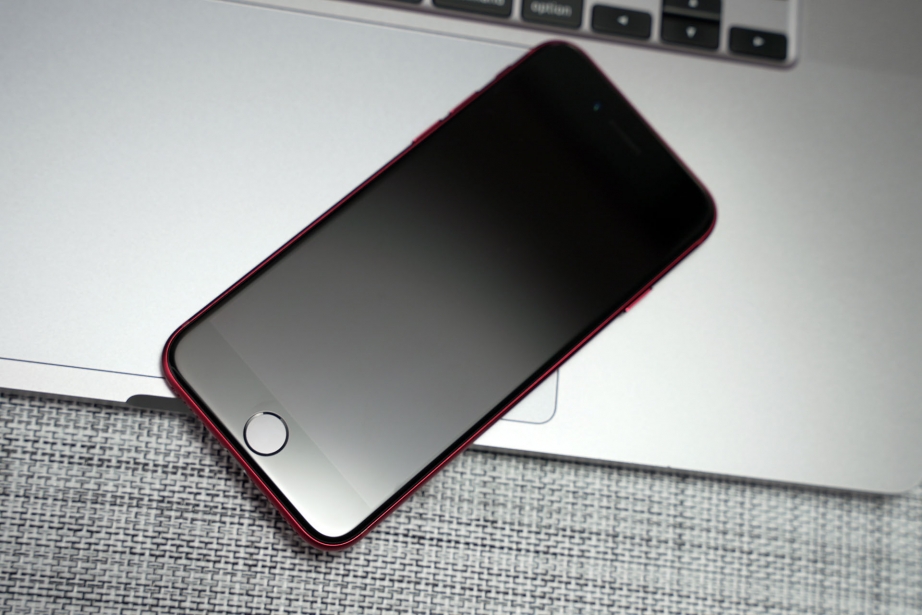 apple-iphone-se-gen3-unboxing-pic5.jpg