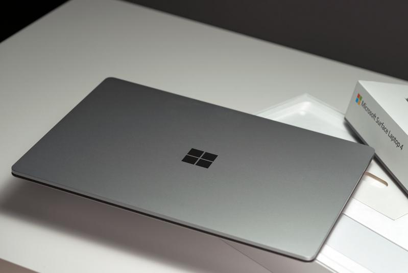 microsoft-surface-laptop-4-unboxing-pic1.jpg