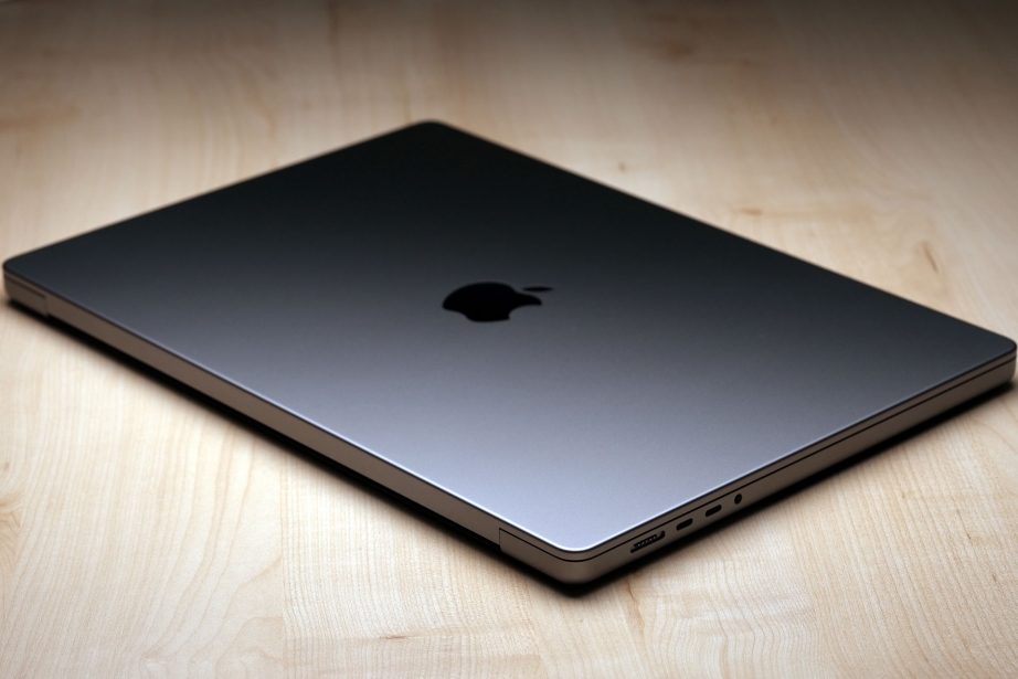 apple-macbook-pro-16-2021-unboxing-pic1.jpg