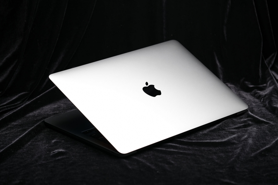 apple-macbook-pro-13-m1-unboxing-pic2.jpg
