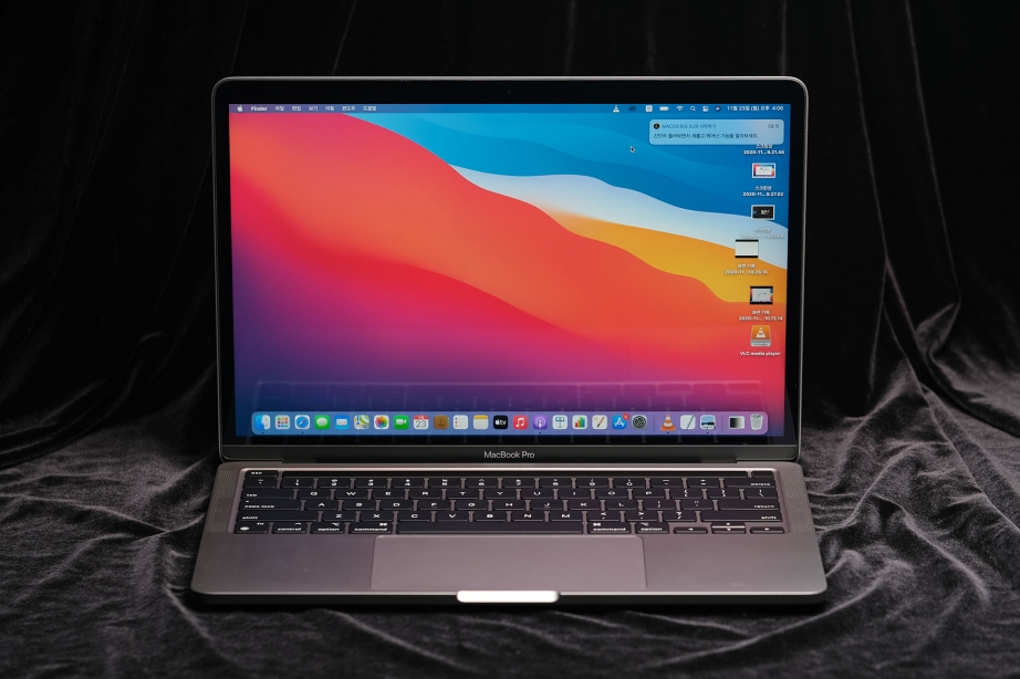 apple-macbook-pro-13-m1-unboxing-pic5.jpg