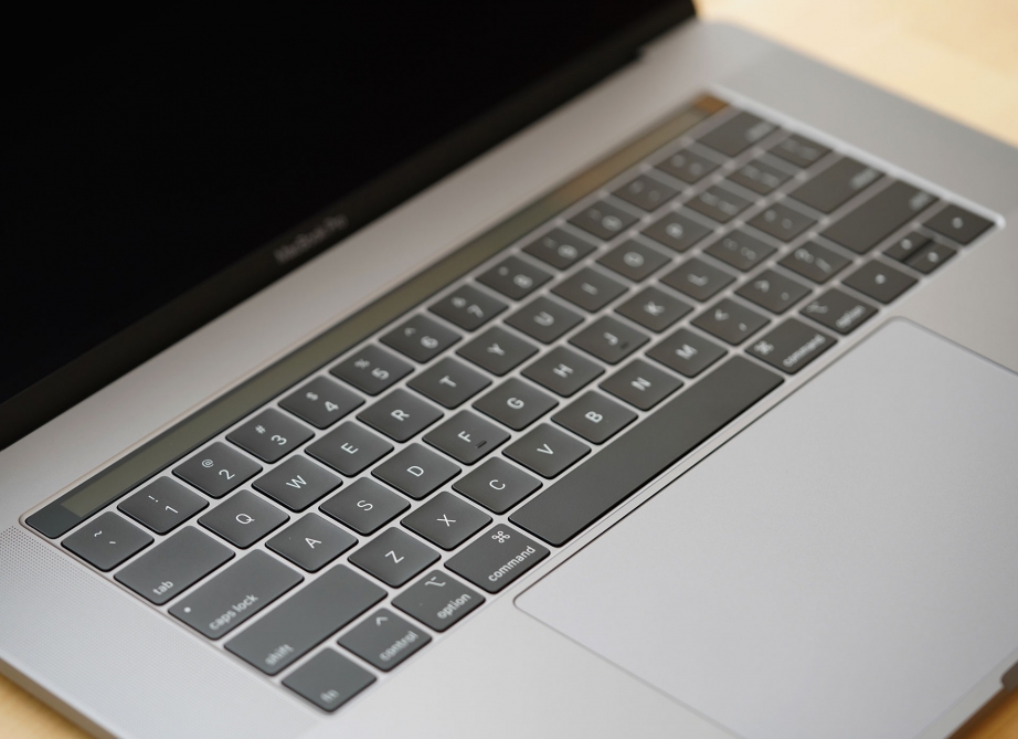 apple-macbook-pro-15-inch-2018-unboxing-pic6.jpg