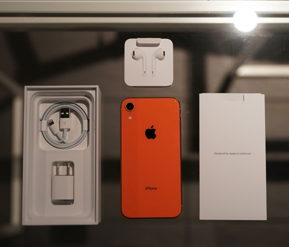 apple-iphone-xr-unboxing-pic2.jpg
