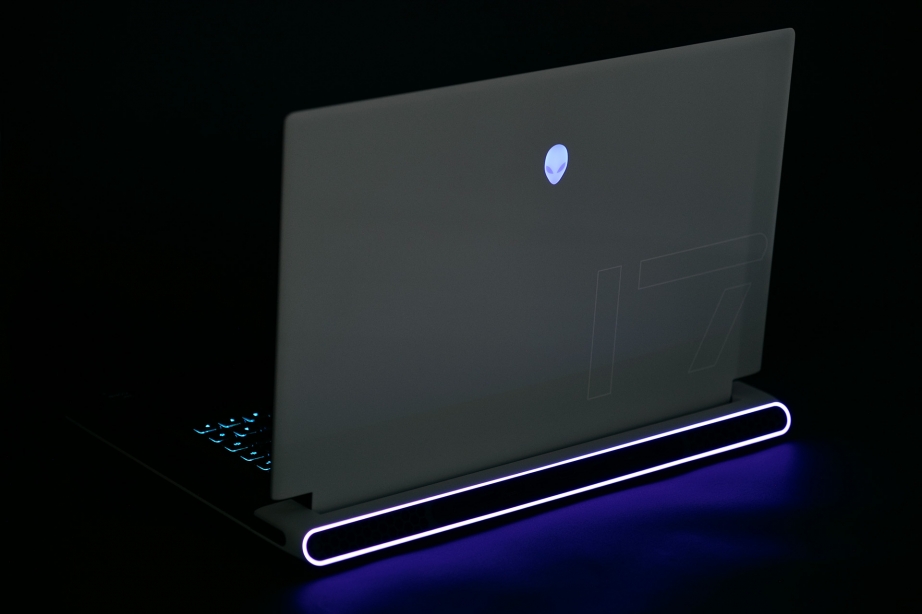 dell-alienware-x17-r2-unboxing-pic3.jpg