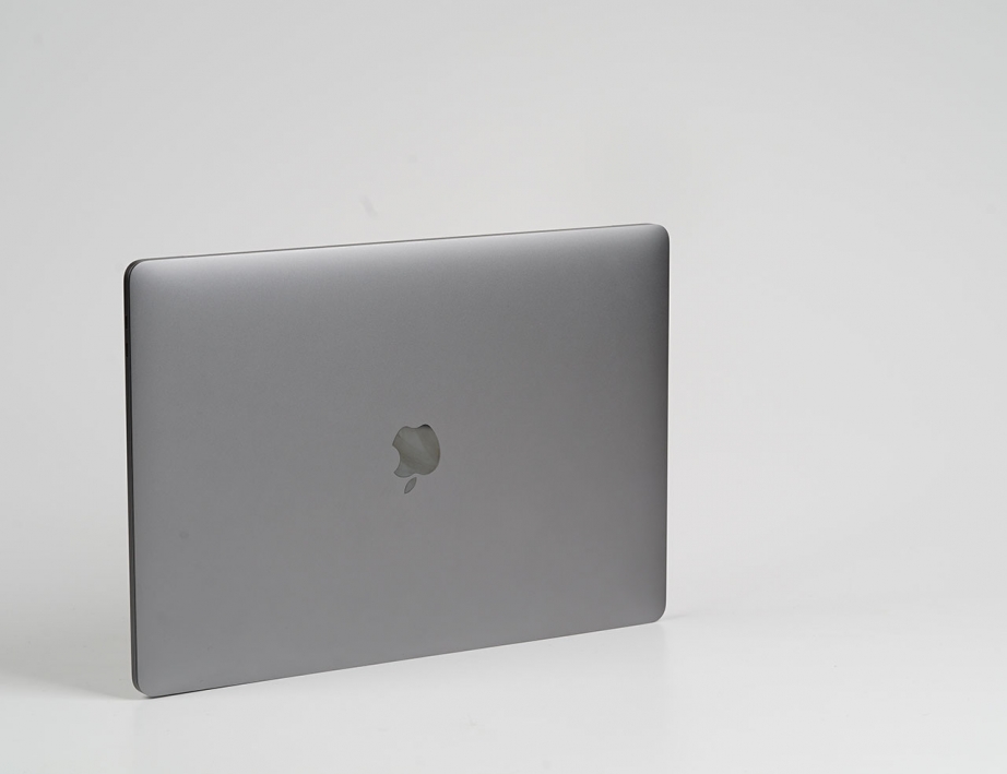 apple-macbook-pro-15-inch-late-2016-unboxing-pic3.jpg