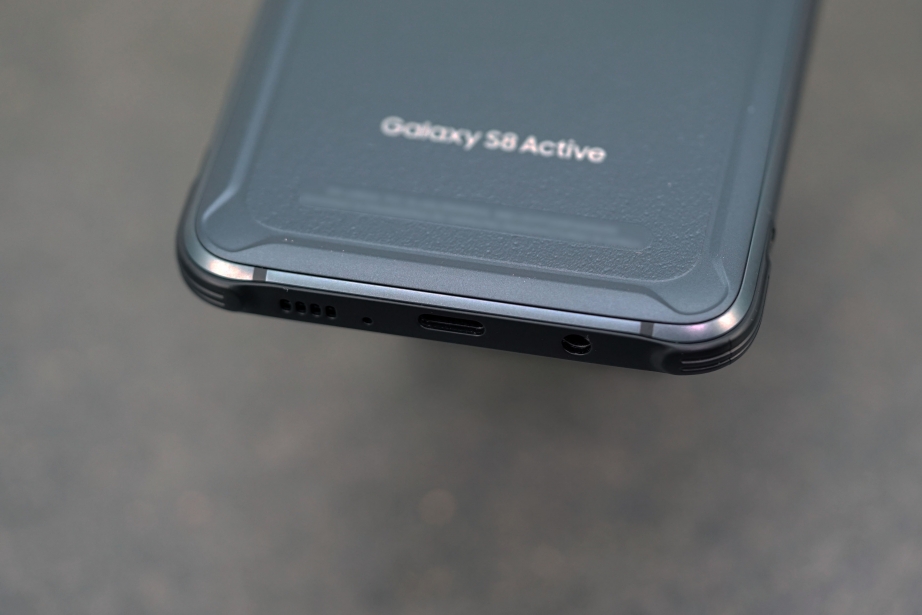 samsung-galaxy-s8-active-unboxing-pic11.jpg