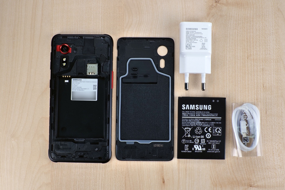 samsung-galaxy-xcover-5-unboxing-pic11.jpg