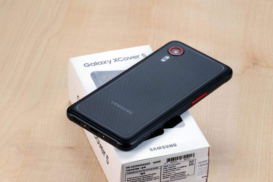 samsung-galaxy-xcover-5-unboxing-pic5.jpg