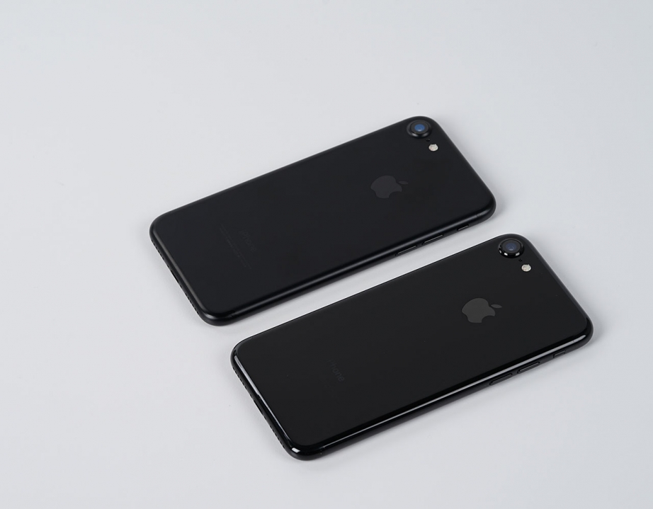 apple-iphone7-jetblack-unboxing-pic11.jpg