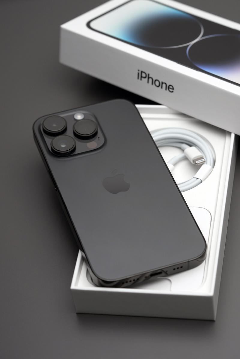 apple-iphone-14-14-pro-unboxing-pic7.jpg