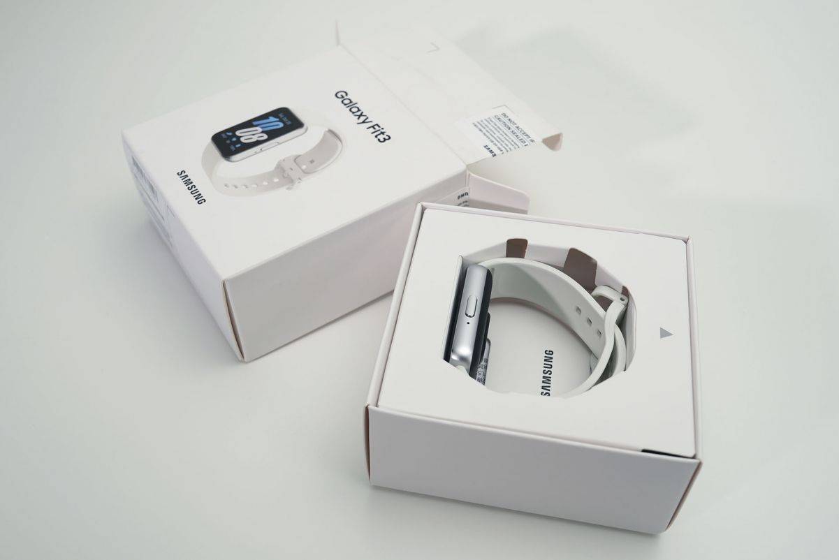 samsung-galaxy-fit3-unboxing-pic6.jpg