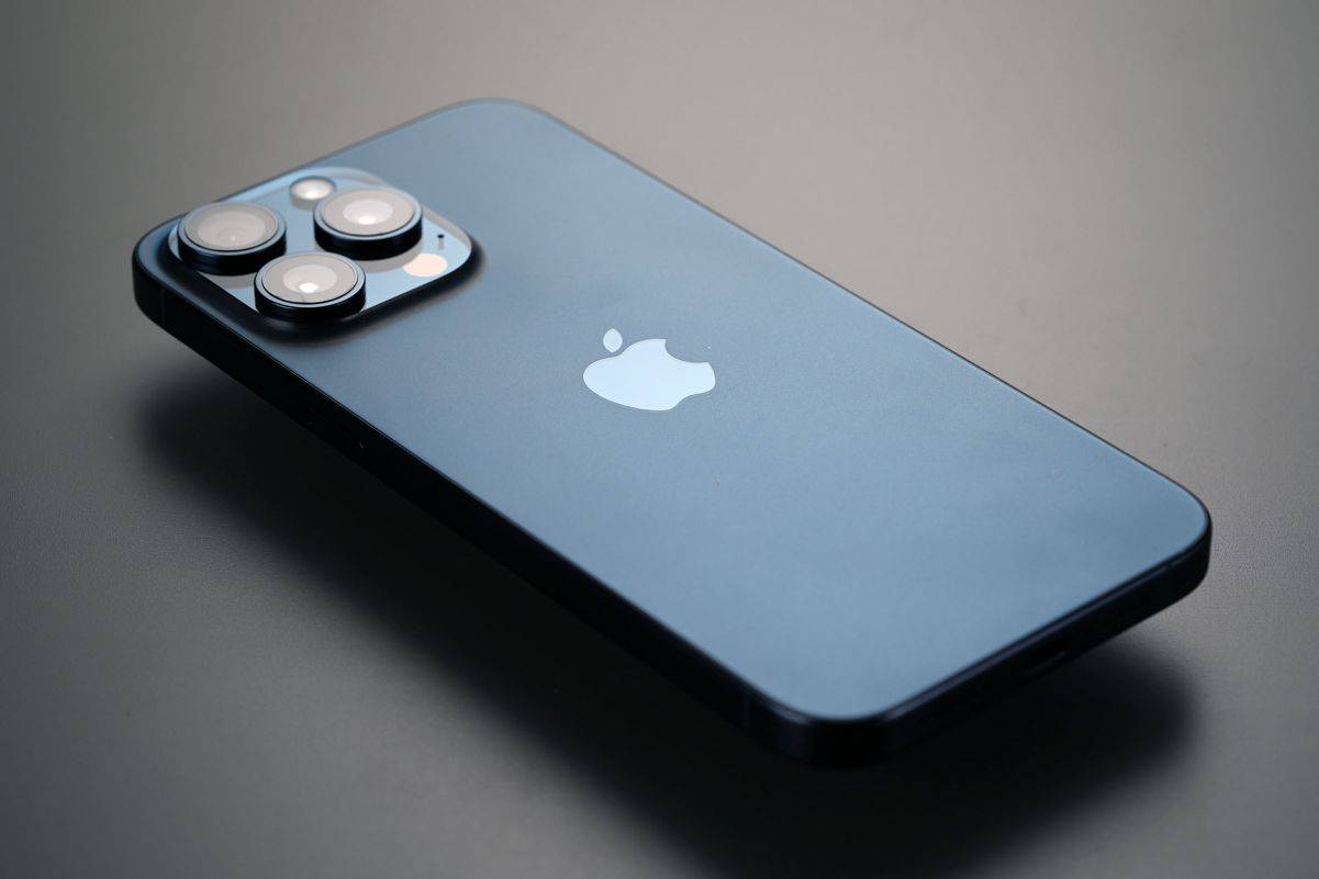 apple.-phone-15-pro-pro-max-unboxing-pic2.jpg