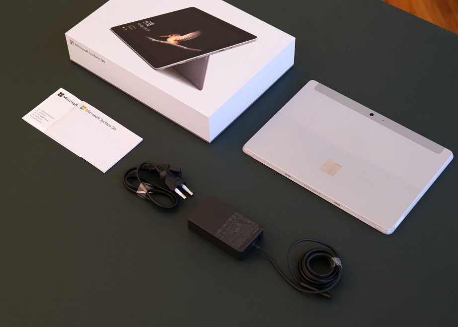 microsoft-surface-go-unboxing-pic3.jpg