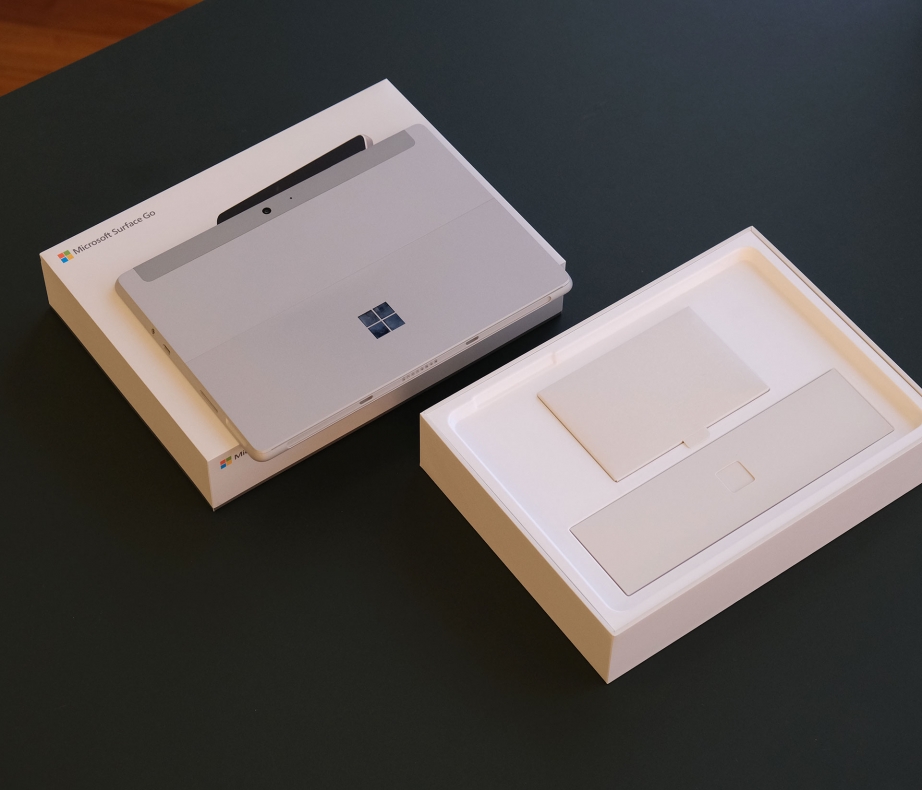 microsoft-surface-go-unboxing-pic2.jpg